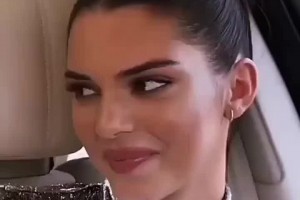 布克：🤡 ！ 詹娜竟然还同时谈过两个男朋友？