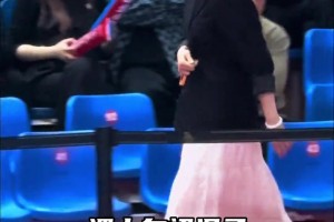 😍伍总新混搭风格尽显飒爽英姿！